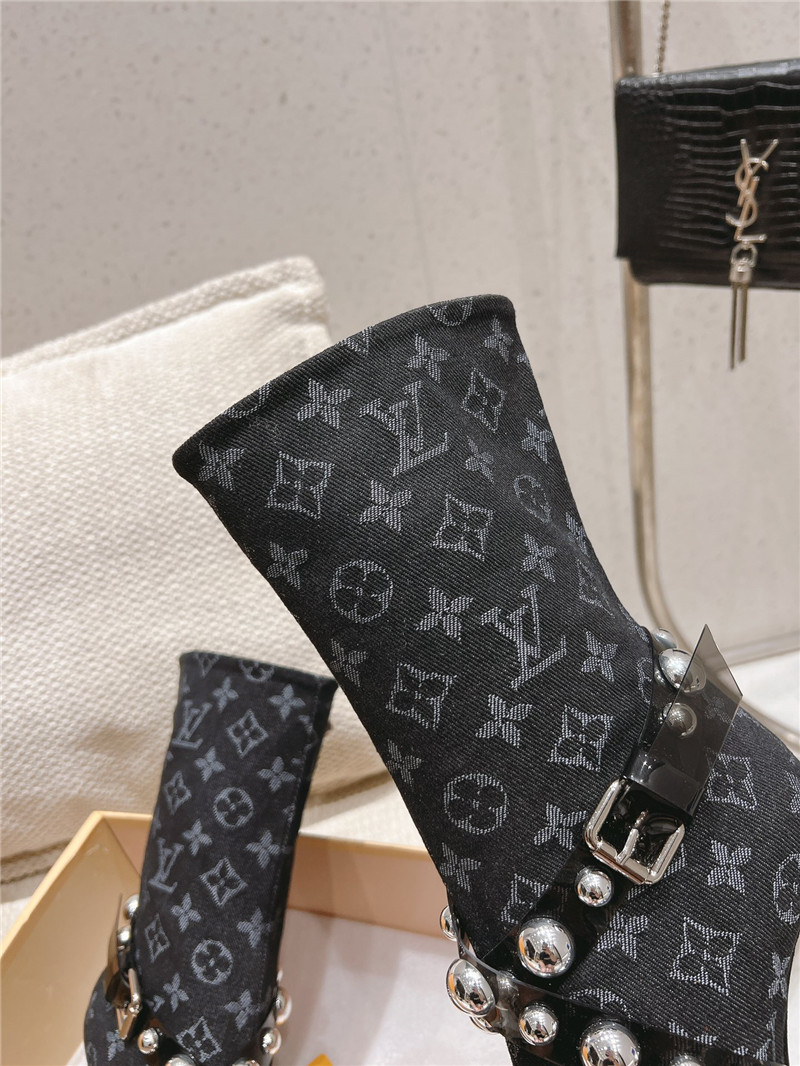 l0vis Vvtt0n black leather monogram boots