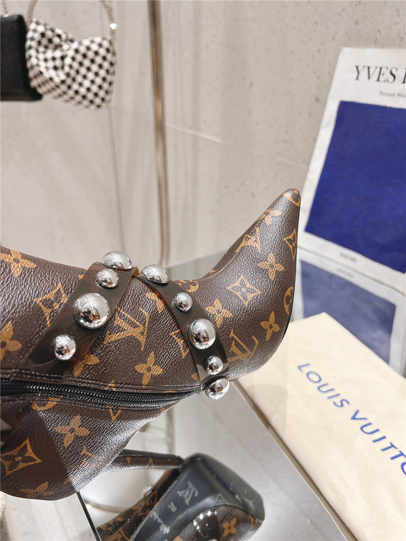 l0vis Vvtt0n leather monogram boots