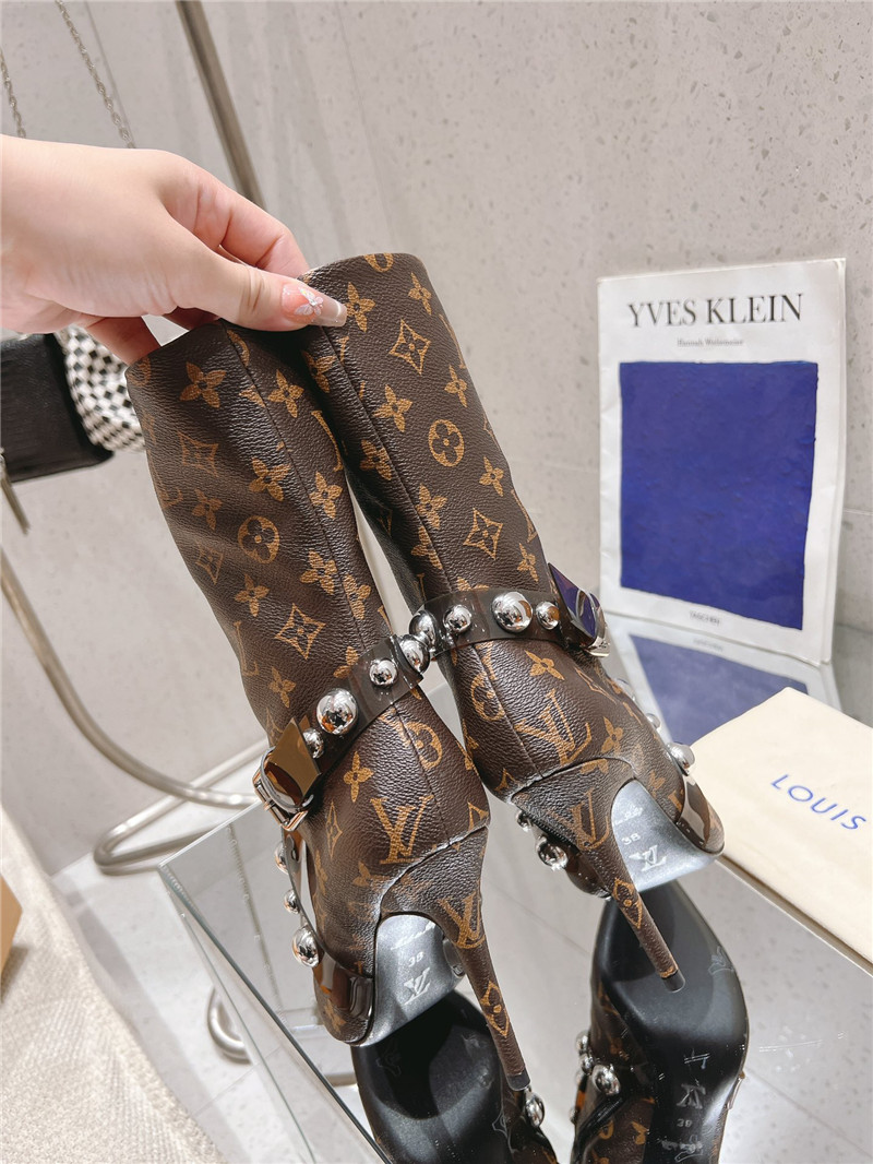 l0vis Vvtt0n leather monogram boots