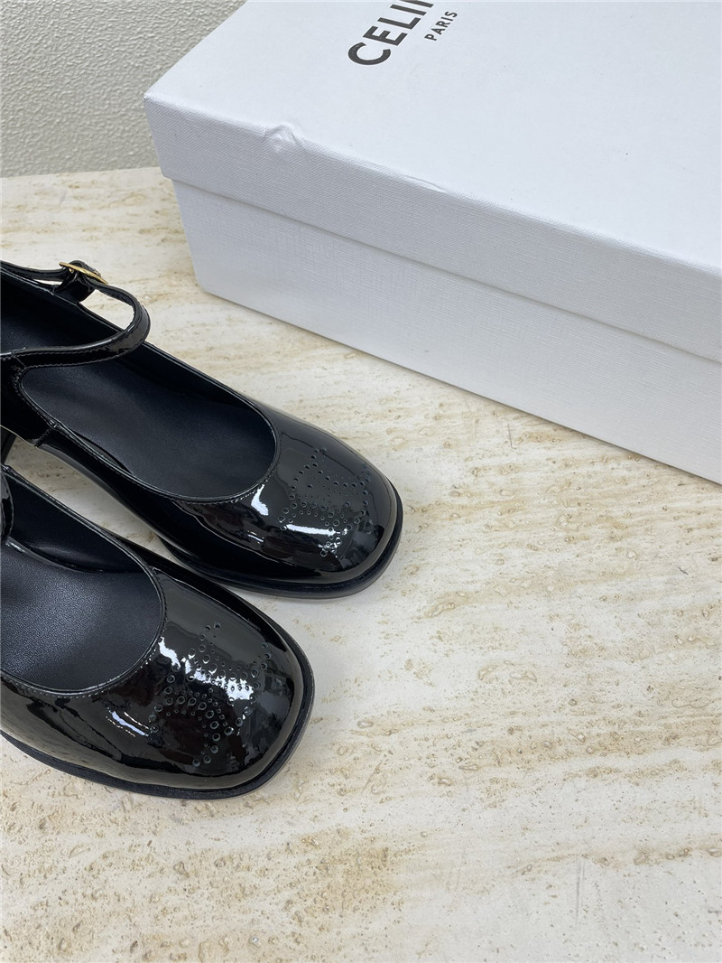 Ce1i*e lily triomphe patent pumps black