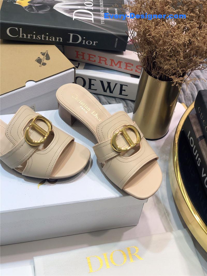 D10r cd letter metal logo flat hollow sandals
