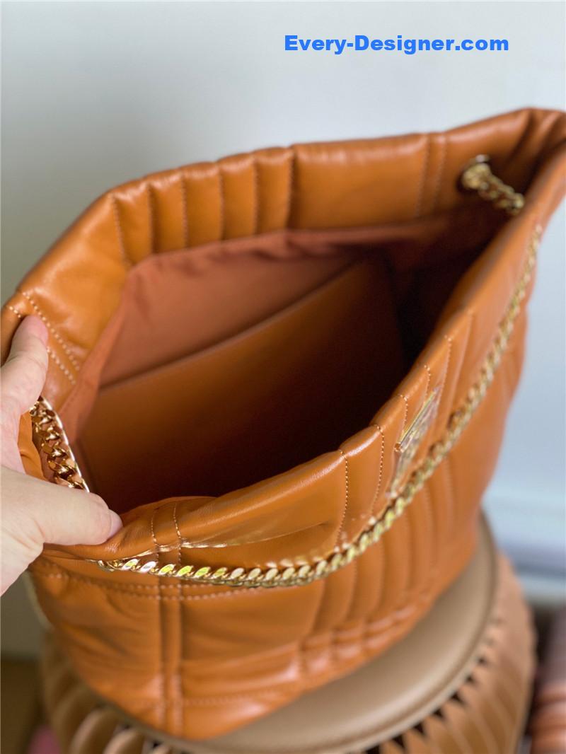 Bv*b*rry lola bucket bag
