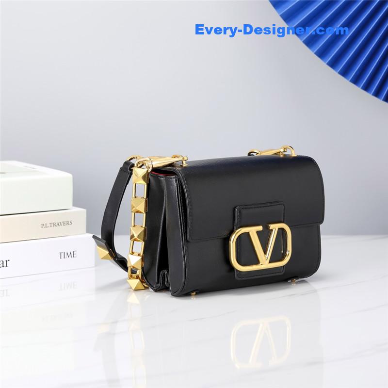 Va1e*ntin0 v logo bag in grained calfskin