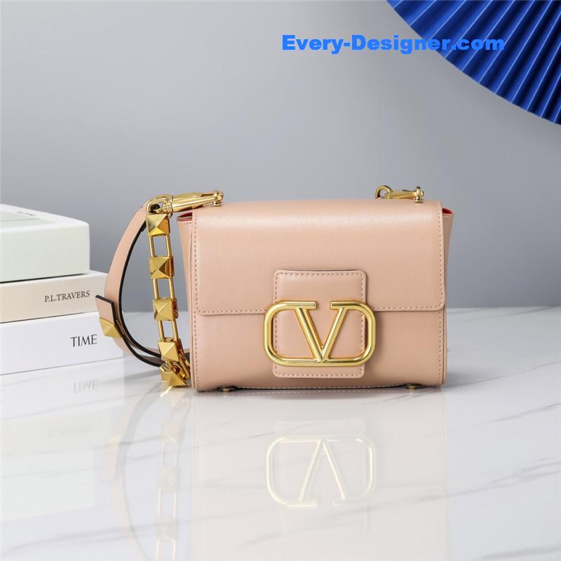 Va1e*ntin0 v logo bag in grained calfskin