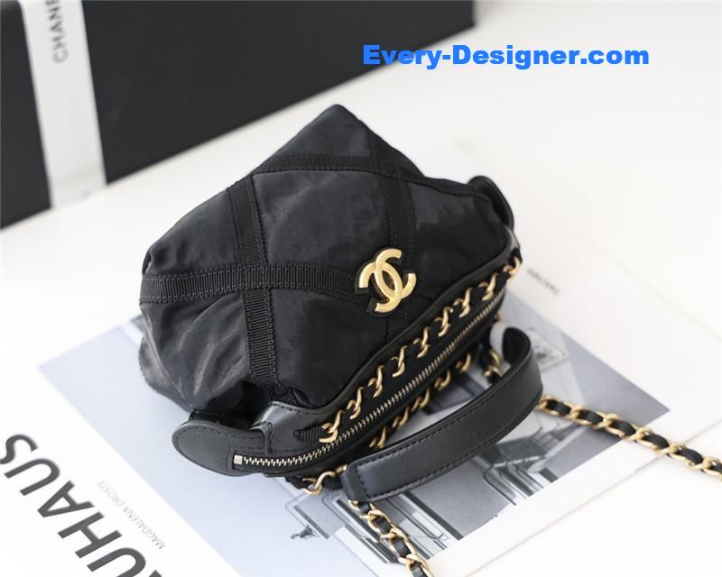 Ch**el lightweight nylon shoulder bag