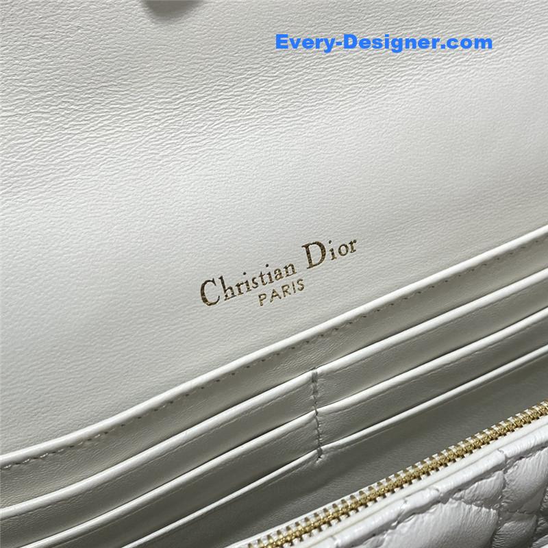lady D10r clutch