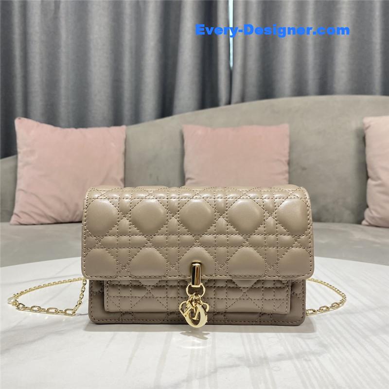 lady D10r clutch