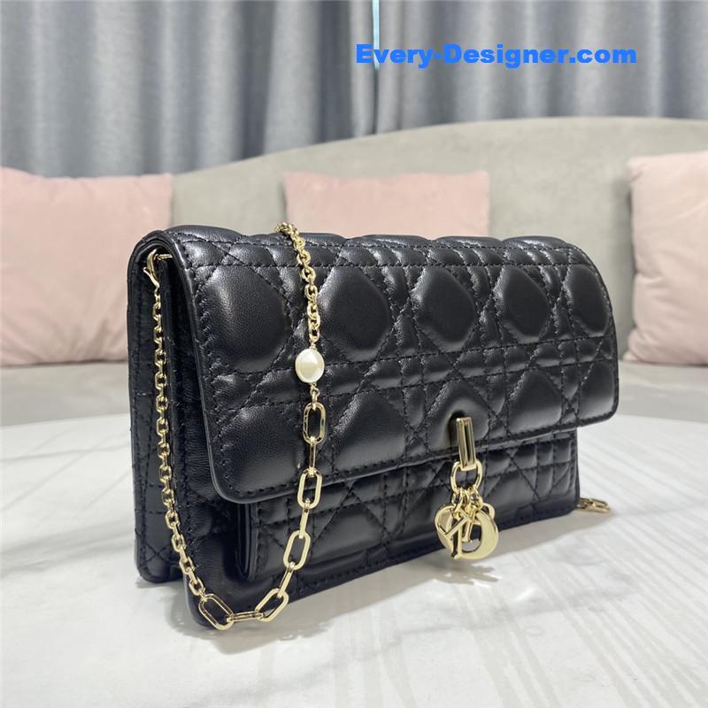 lady D10r clutch