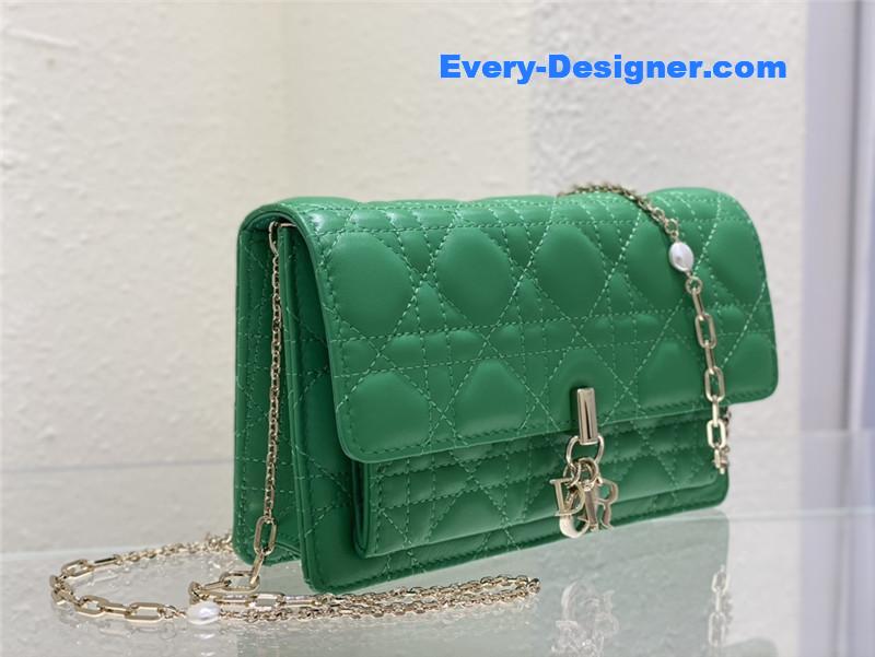 lady D10r clutch