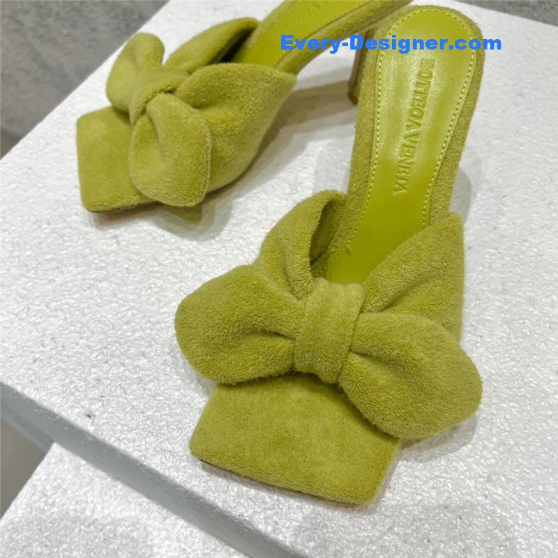 b0tt*ga Ven*ta bow sandals