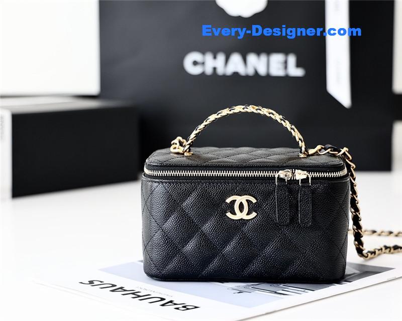 Ch**el caviar vanity case 17cm