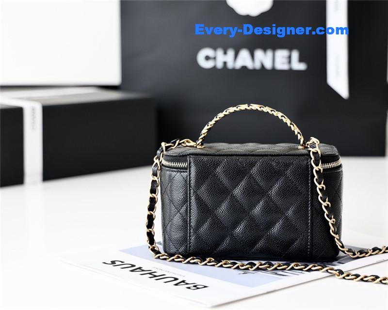Ch**el caviar vanity case 17cm
