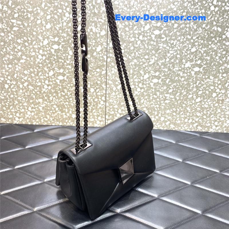 Va1e*ntin0 garavani one stud bag