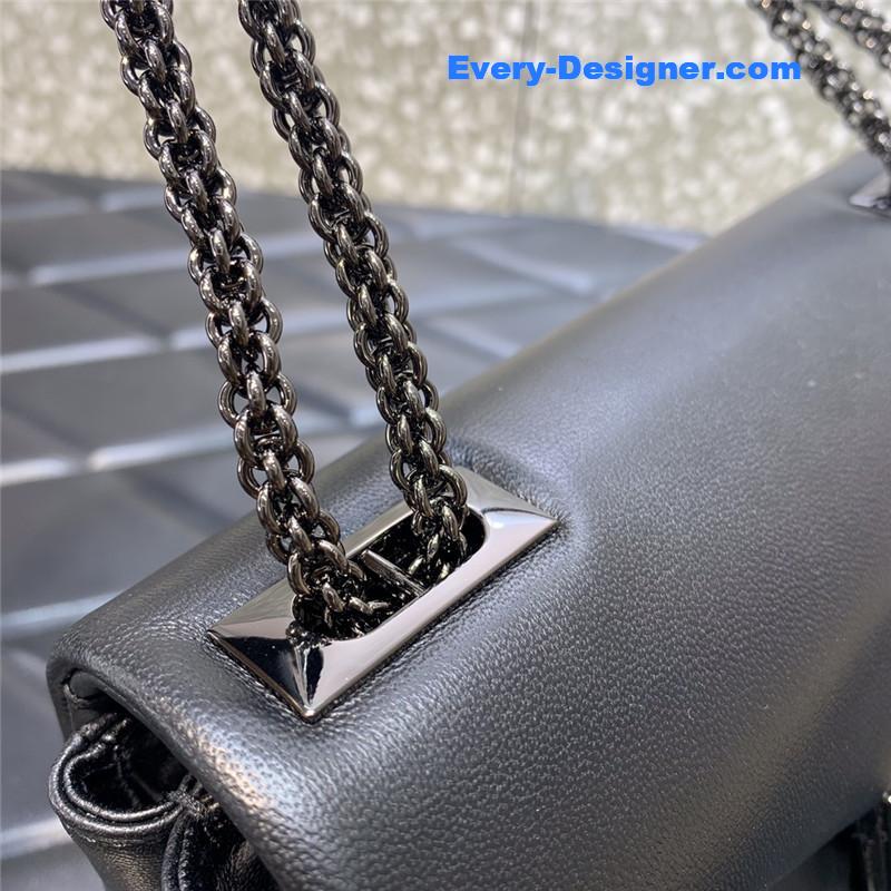 Va1e*ntin0 garavani one stud bag