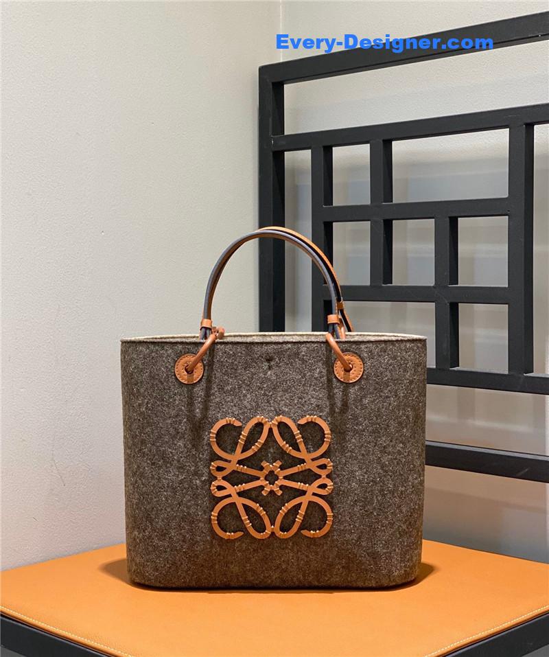 L0ew* anagram tote bag