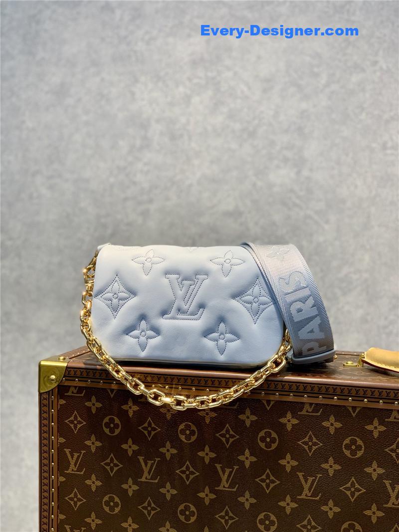 l0vis Vvtt0n lv bubblegram wallet on strap bag