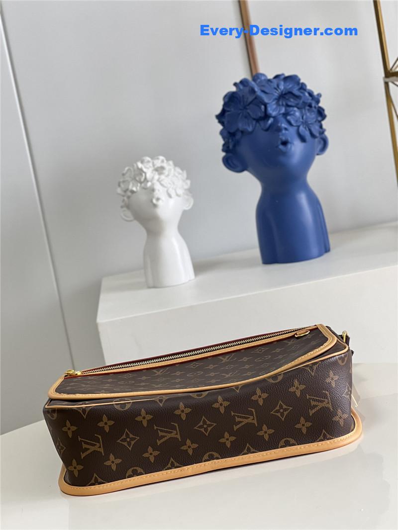 l0vis Vvtt0n lv messenger bag