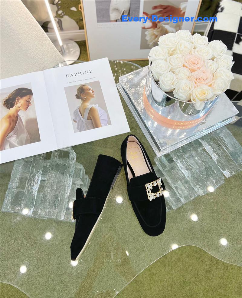 roger u1u1er d1am0nd buckle loafers