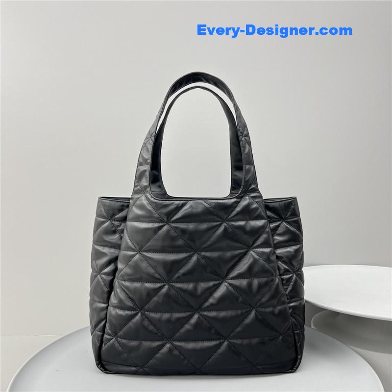 Pra*a shopping bag