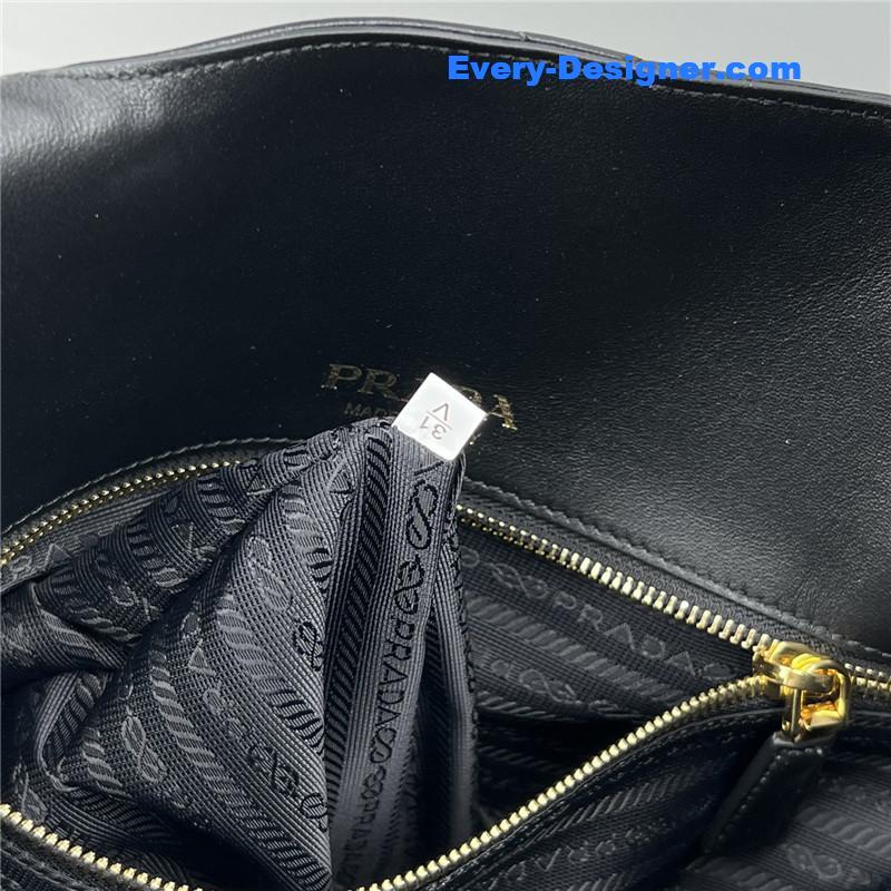 Pra*a shopping bag
