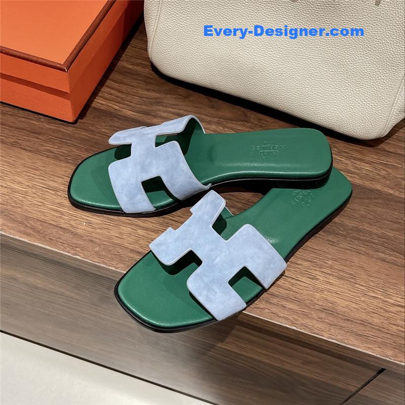 H**me5 h buckle slippers