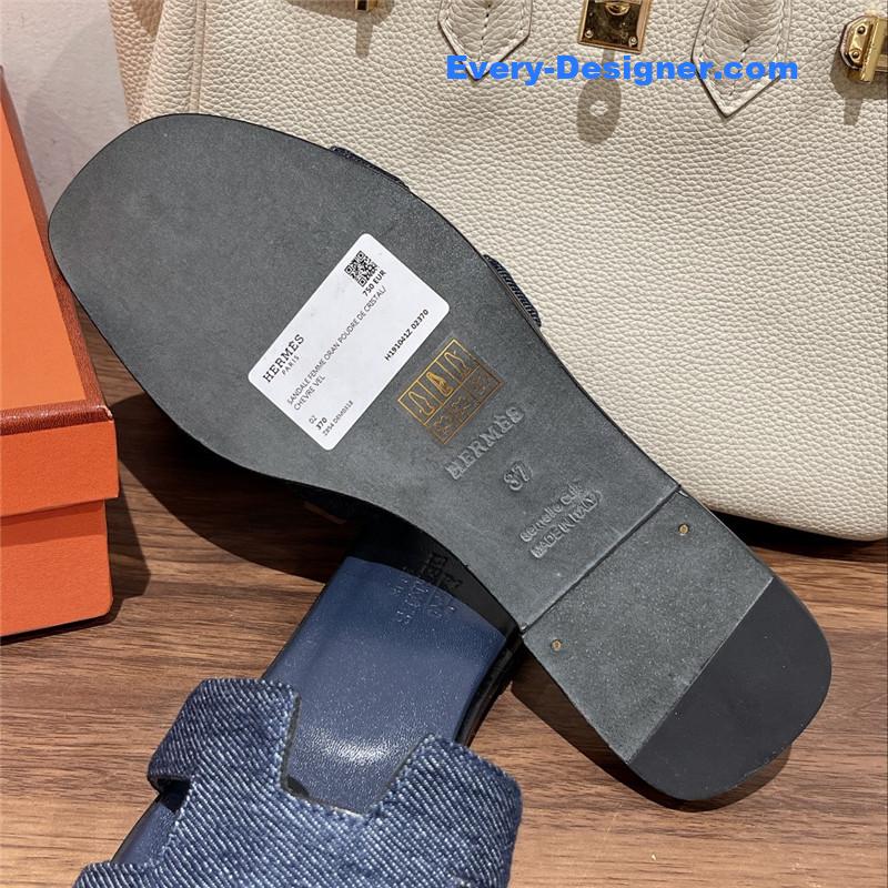 H**me5 h buckle slippers