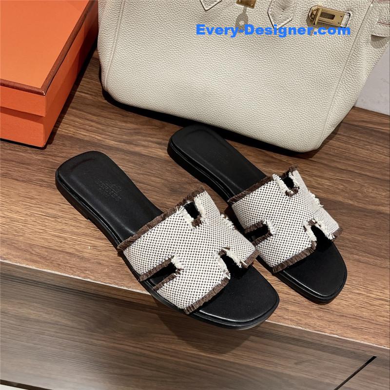 H**me5 h buckle slippers