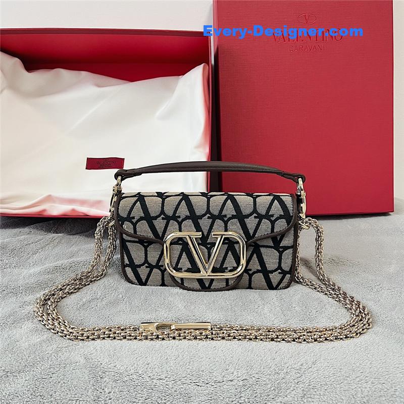 Va1e*ntin0 v logo bag in grained calfskin