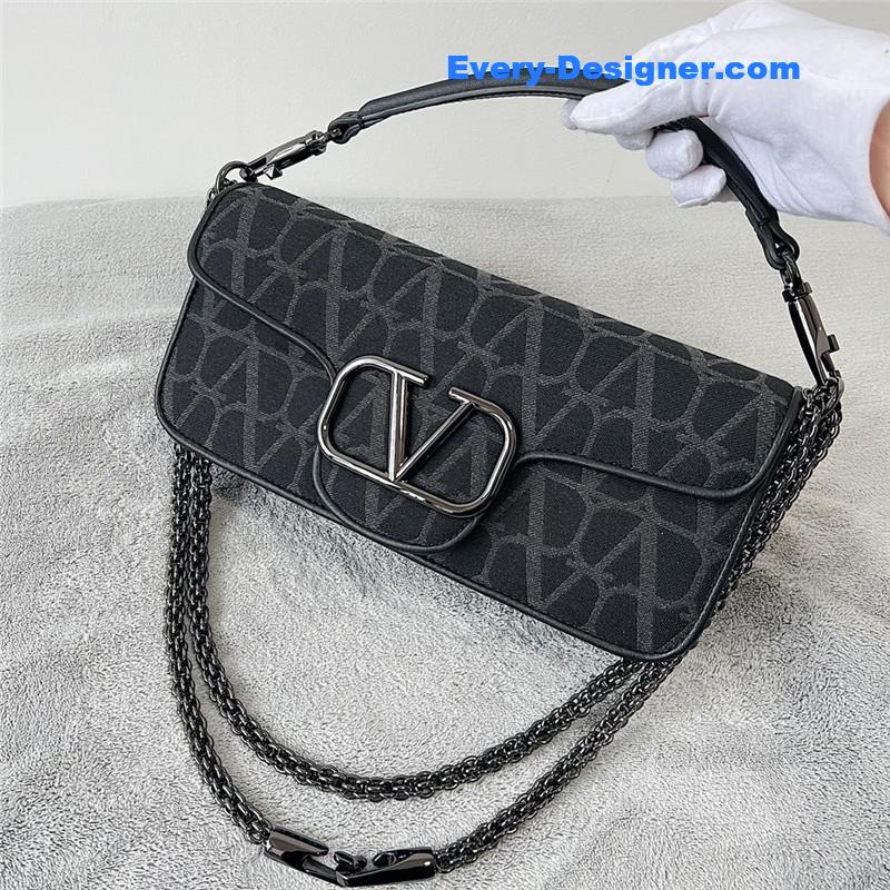 Va1e*ntin0 v logo mini loc¨° bag in calfskin