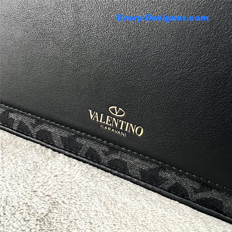Va1e*ntin0 v logo mini loc¨° bag in calfskin