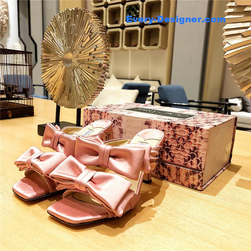 J1m*y Ch00 bow crinkle sandals