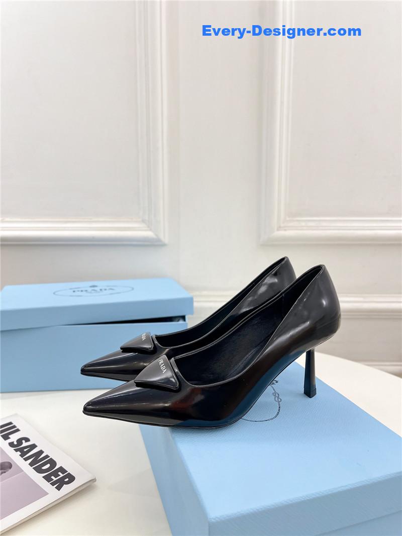 Pra*a counter catwalk pointy sandals