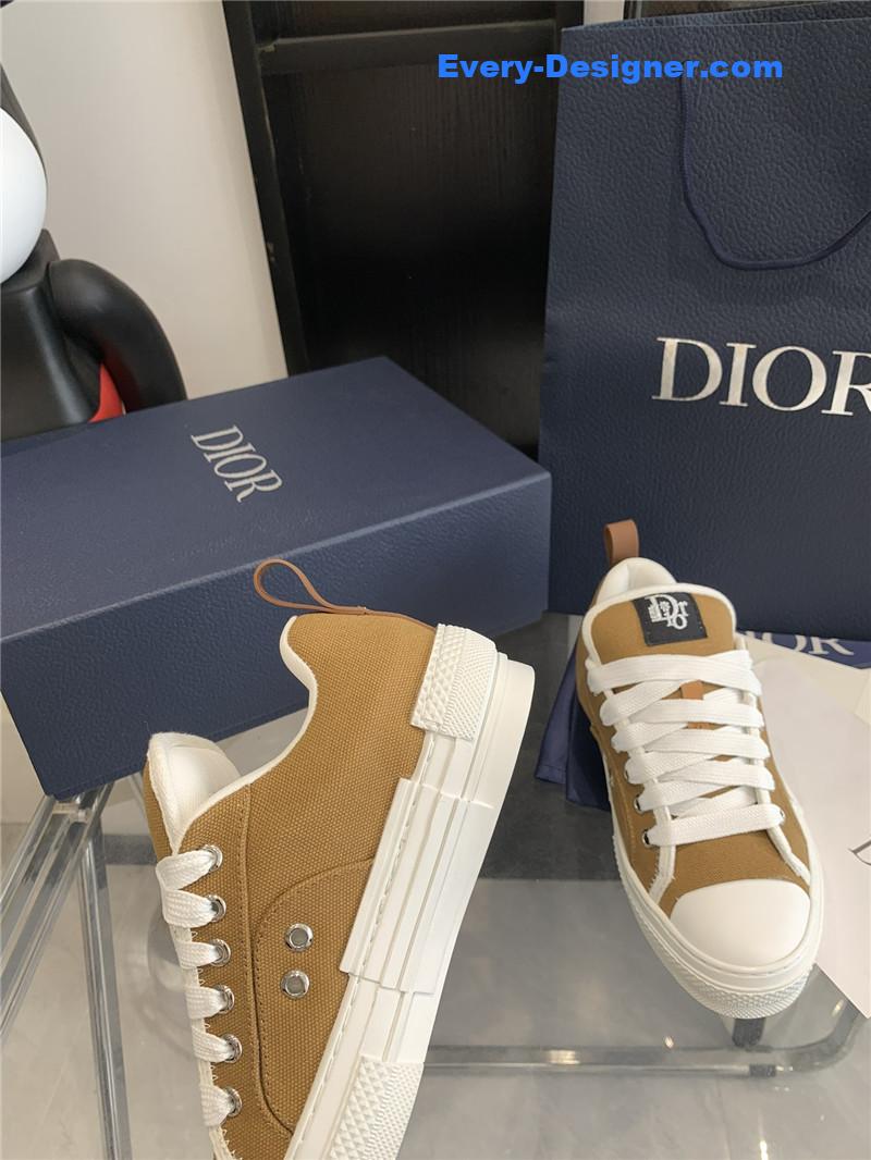 D10r latest electric embroidered lovers bread shoes