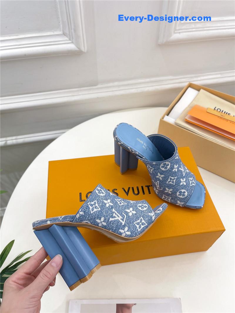 l0vis Vvtt0n lv plum blossoms and slippers
