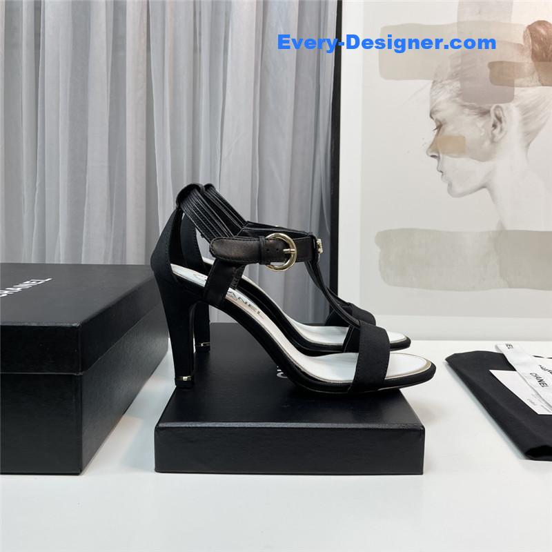 CC classic chain accessories sandals