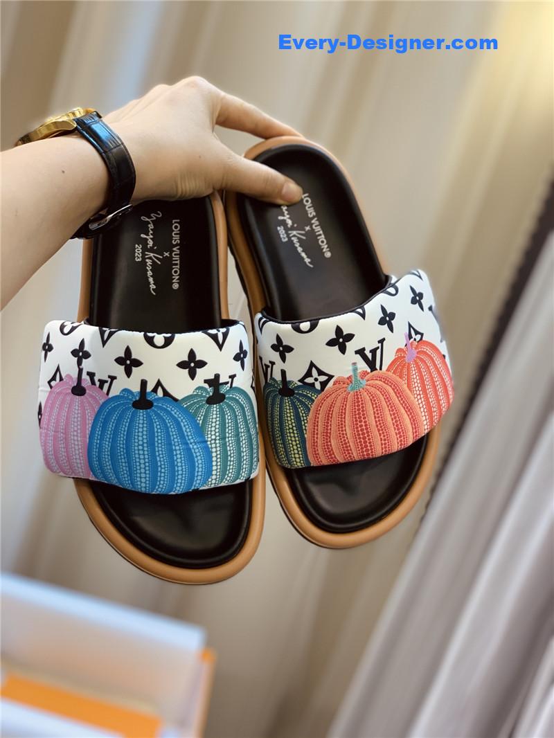 l0vis Vvtt0n lv couple slippers