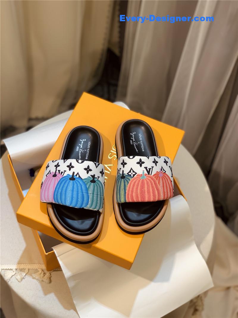 l0vis Vvtt0n lv couple slippers