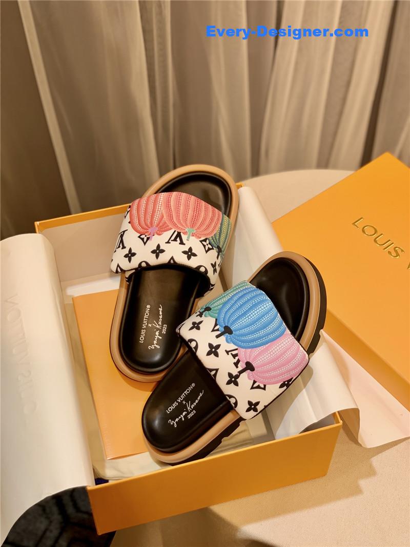 l0vis Vvtt0n lv couple slippers