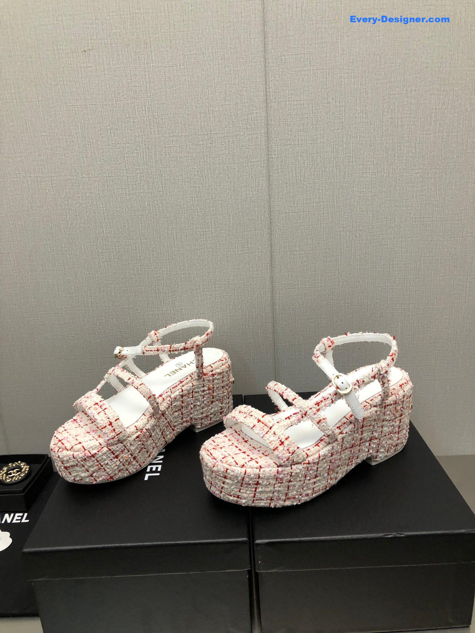 CC back metal logo sandals