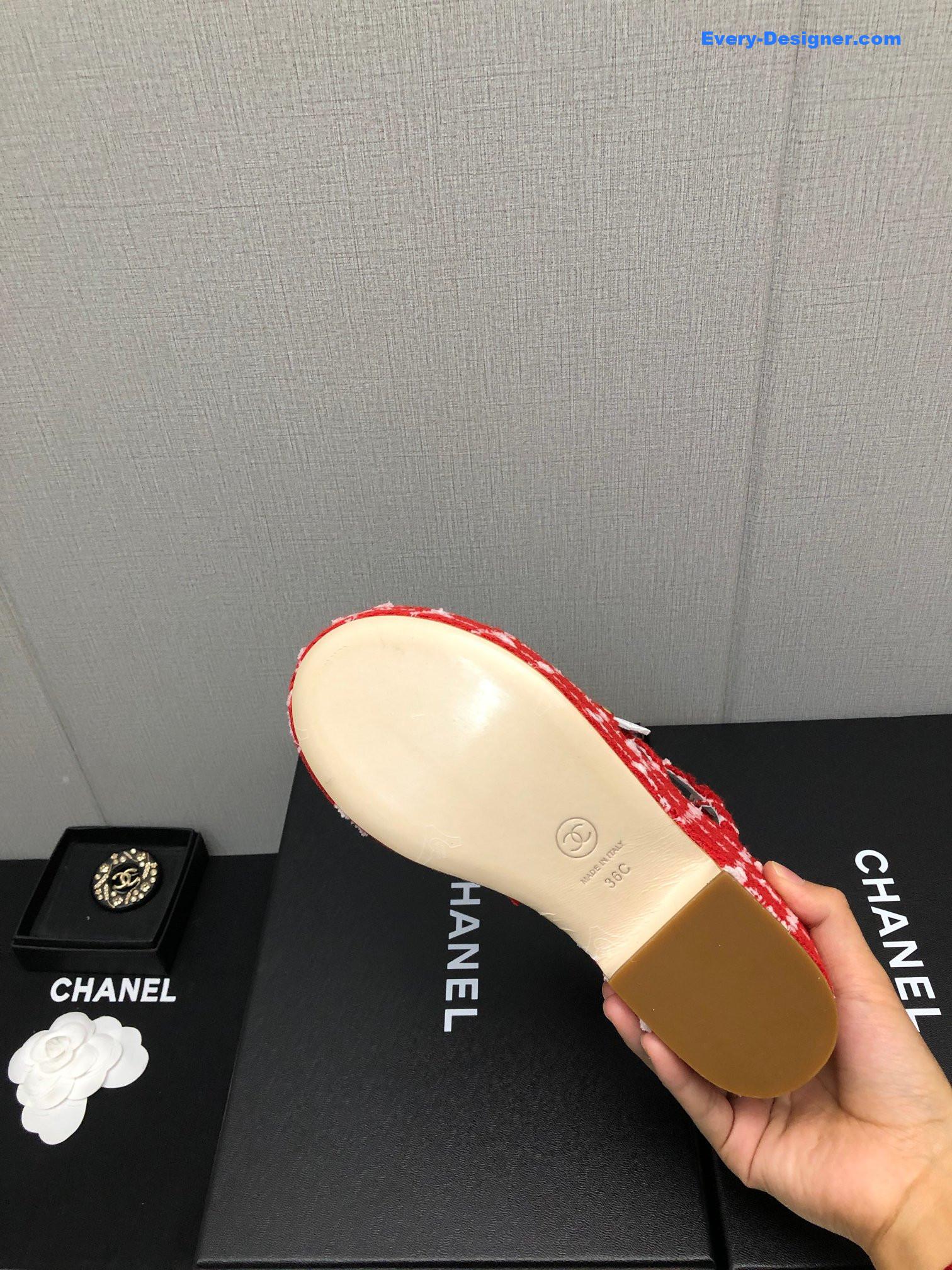 CC back metal logo sandals