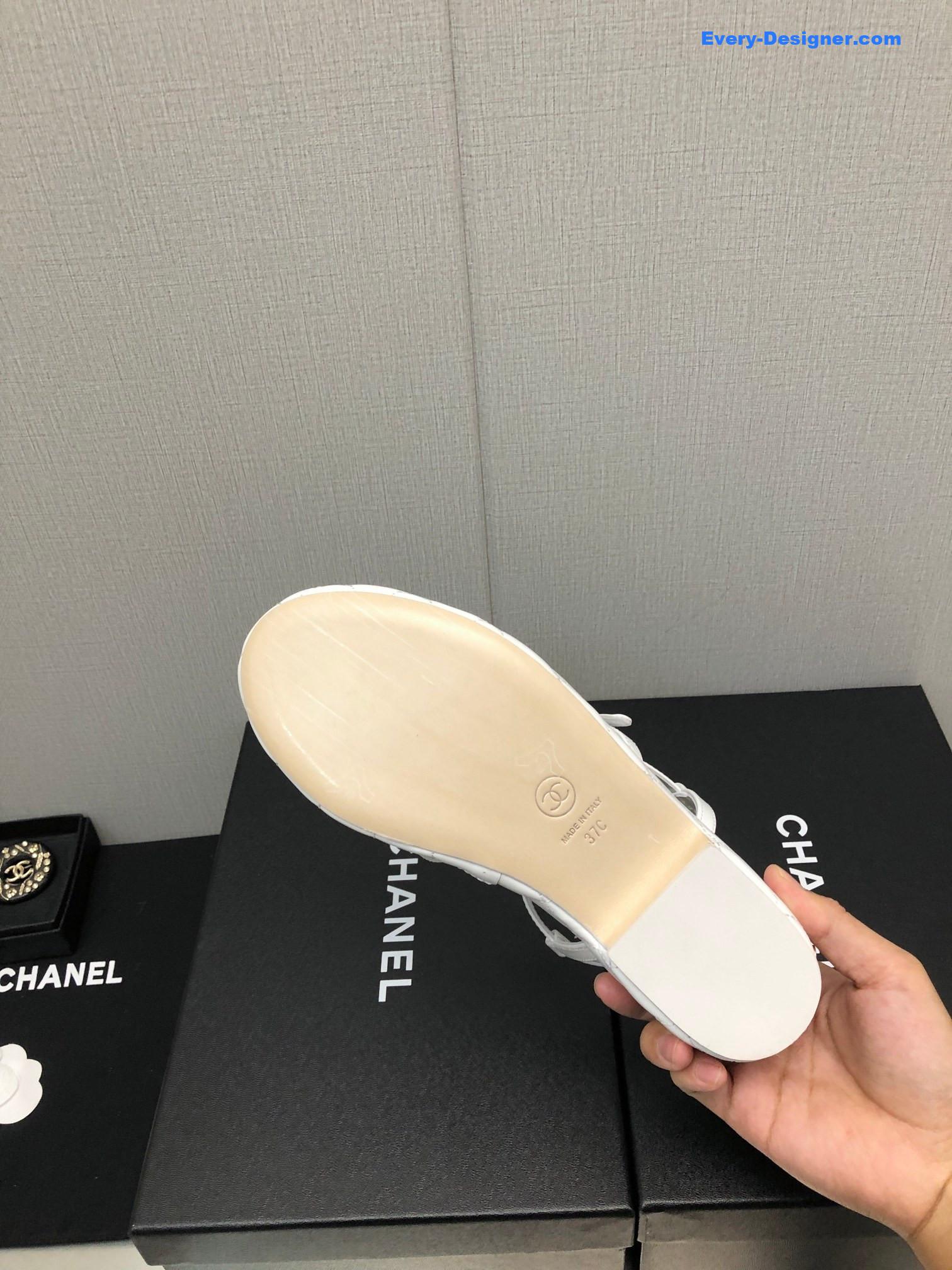 CC back metal logo sandals