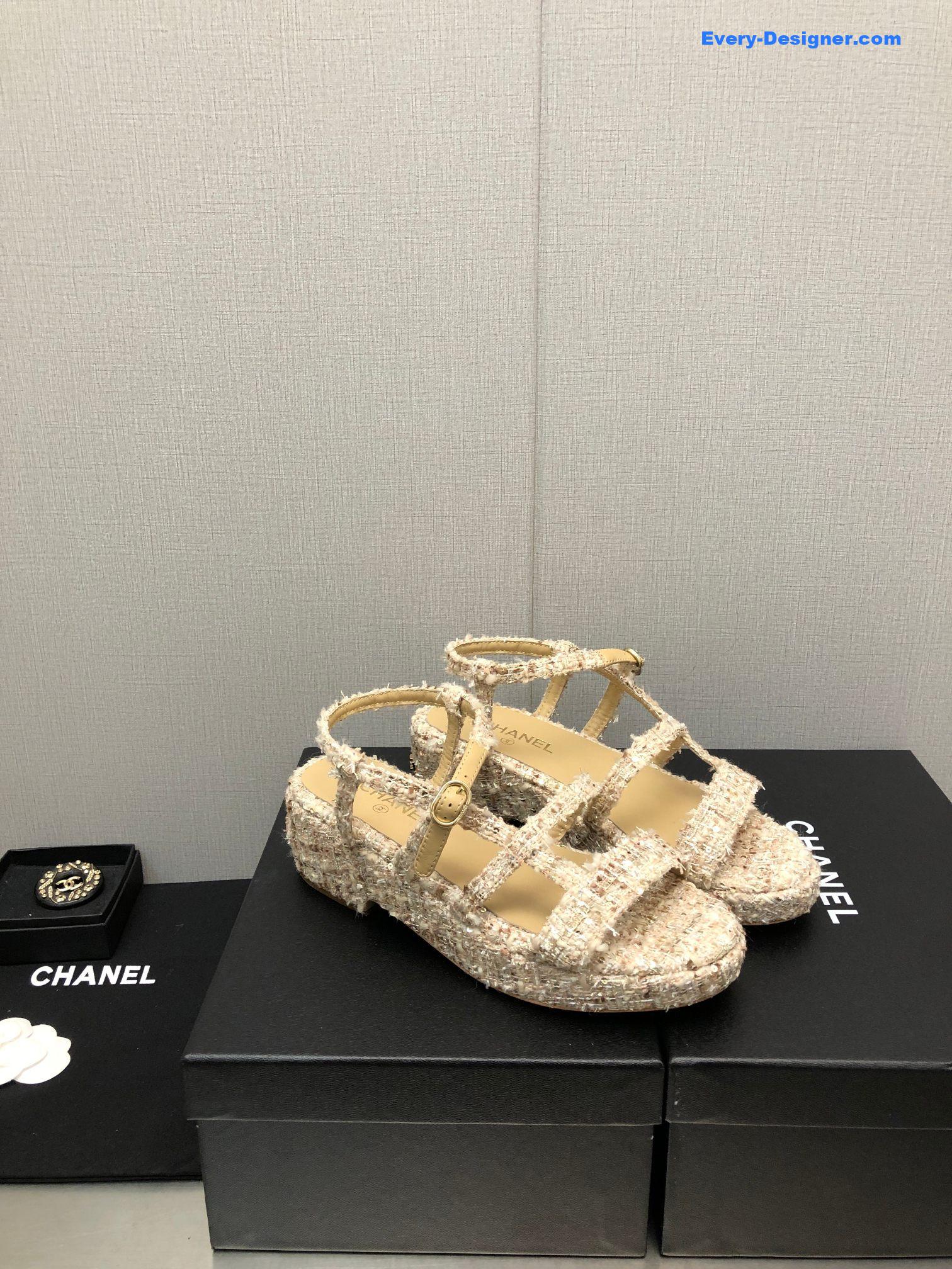 CC back metal logo sandals