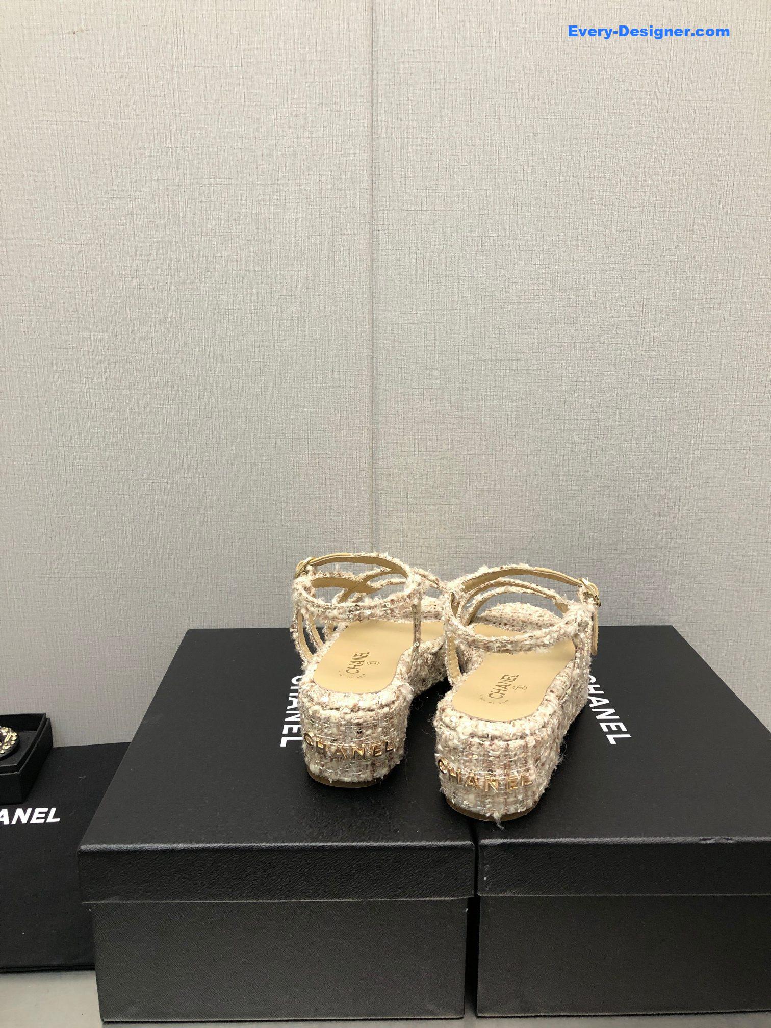 CC back metal logo sandals