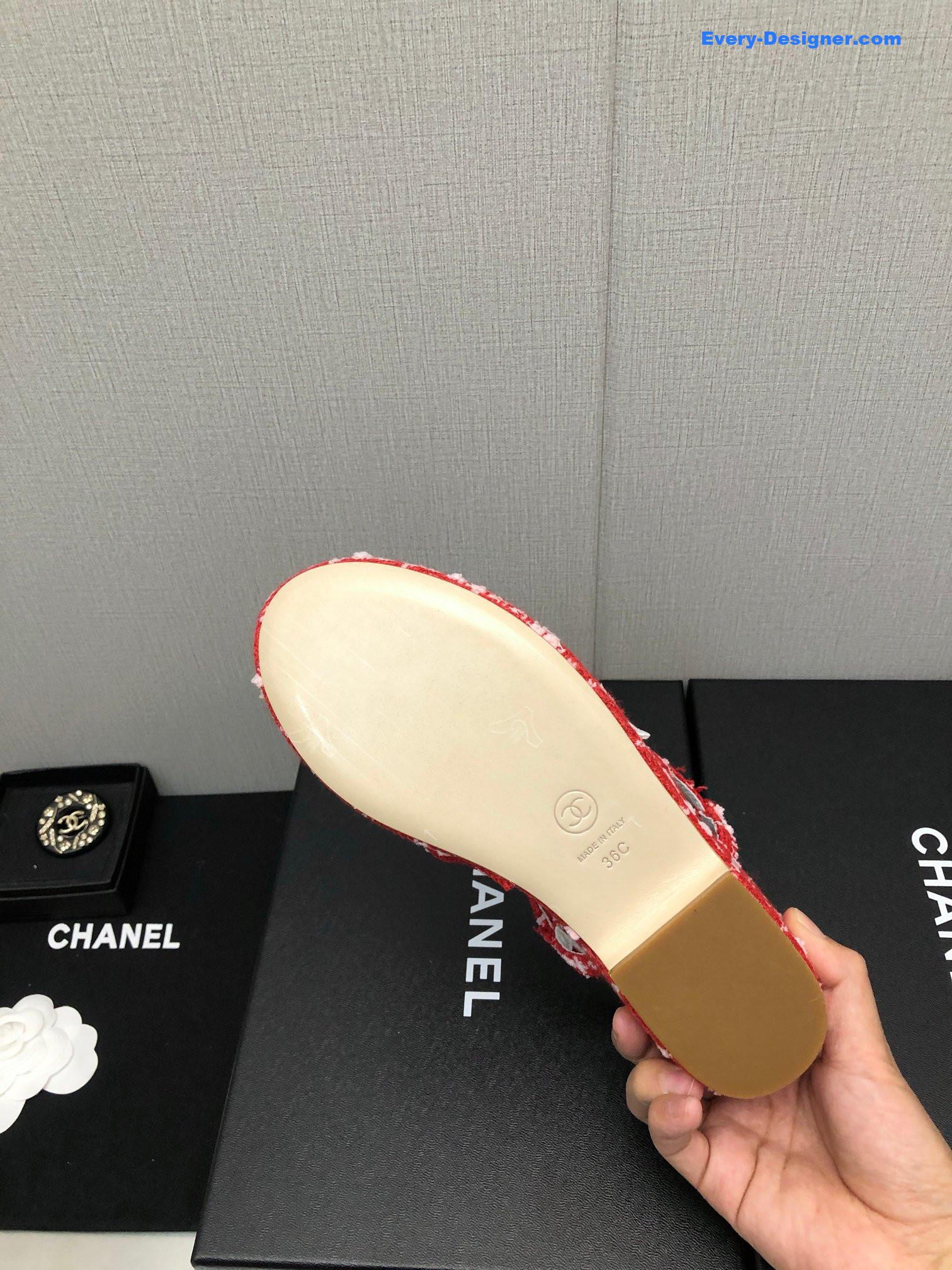 CC back metal logo sandals