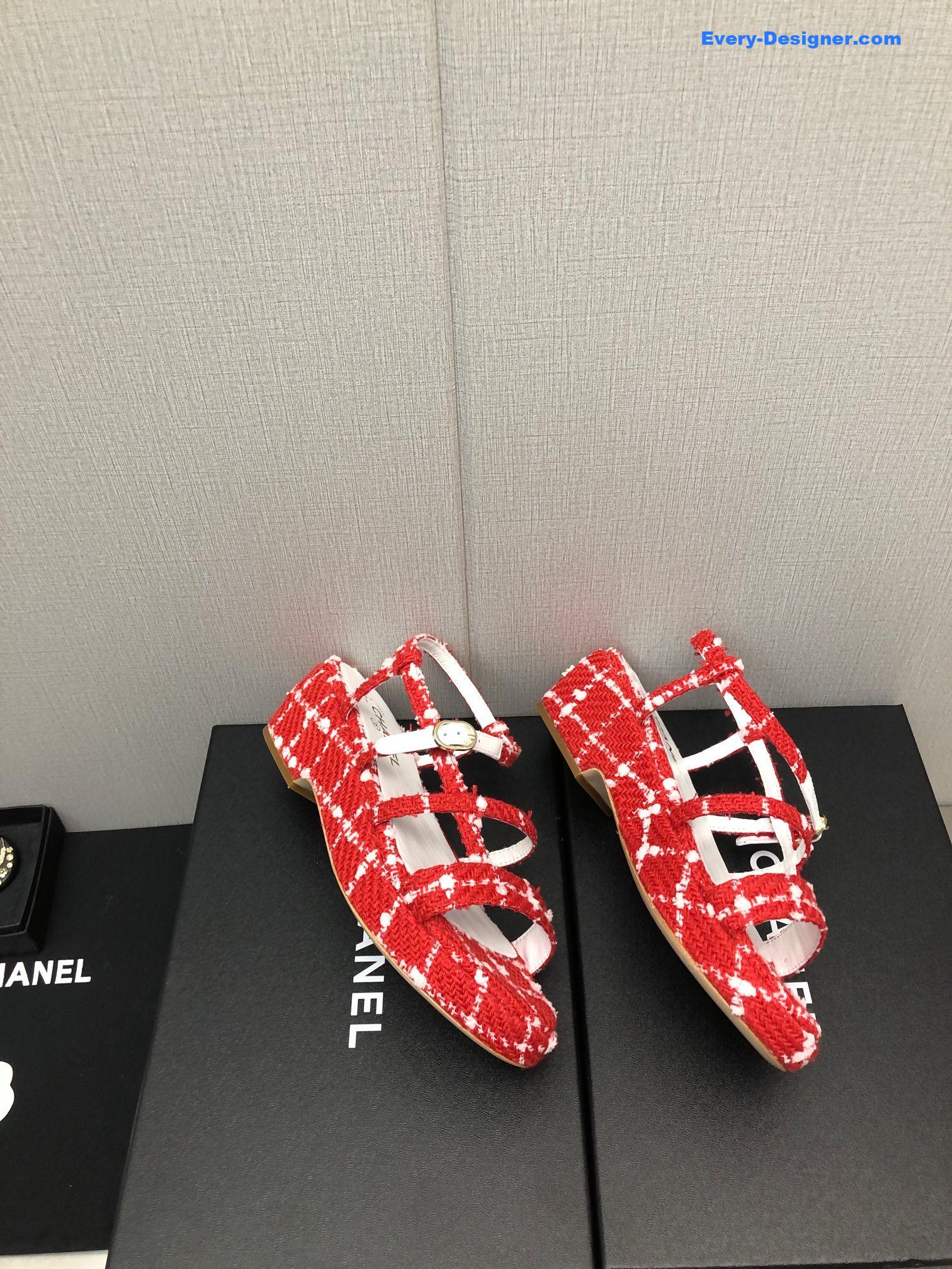 CC back metal logo sandals