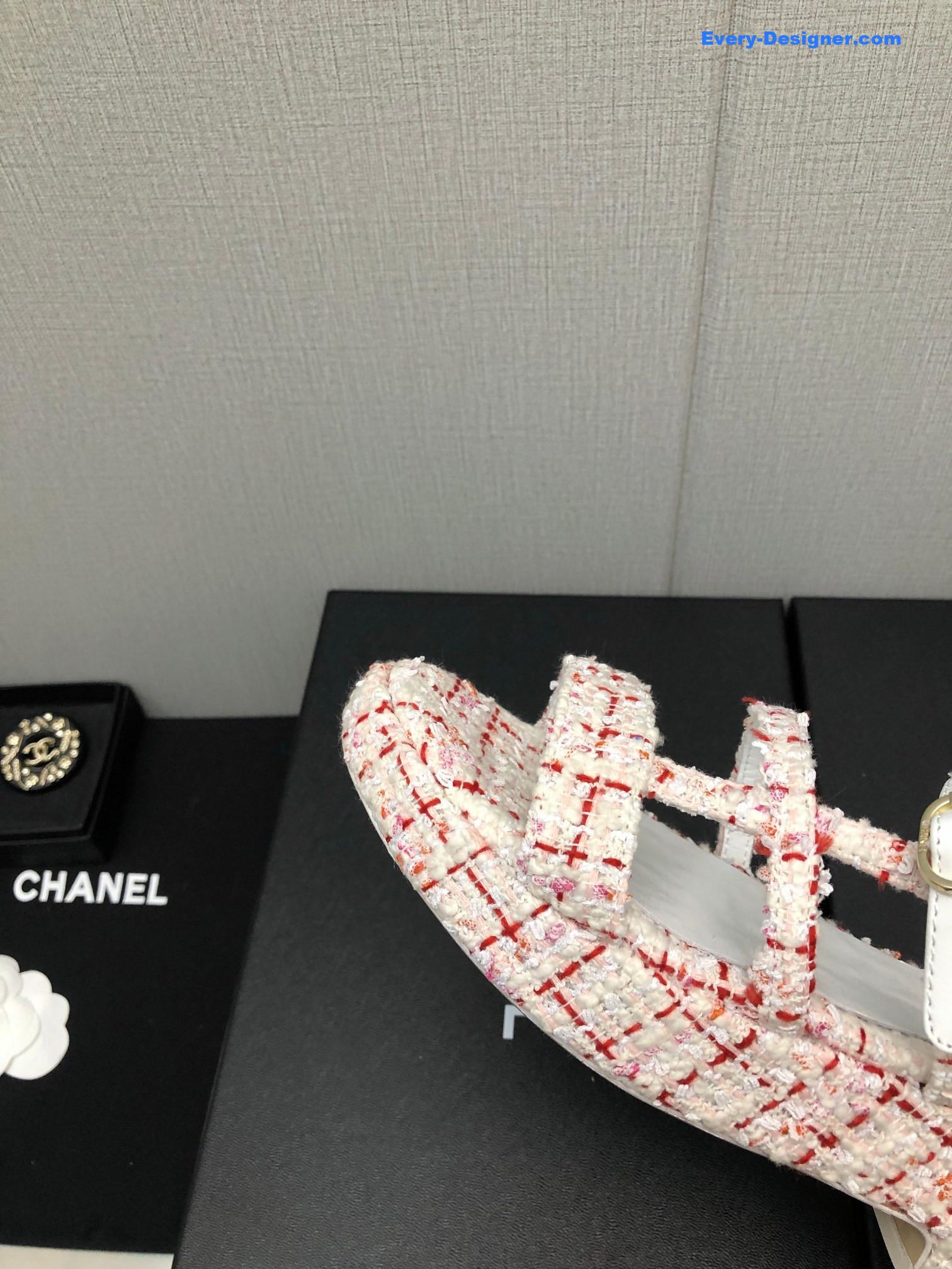 CC back metal logo sandals