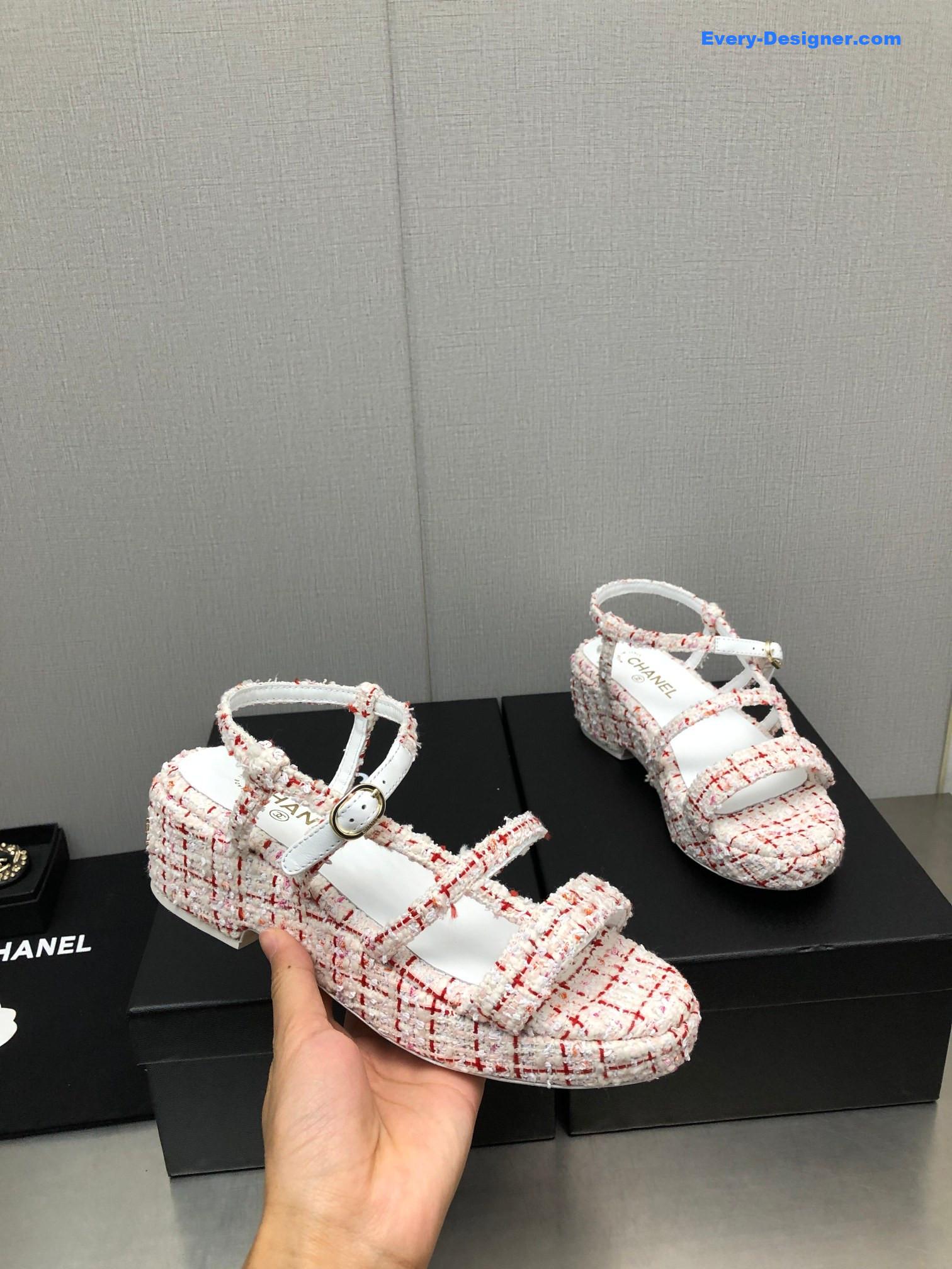CC back metal logo sandals