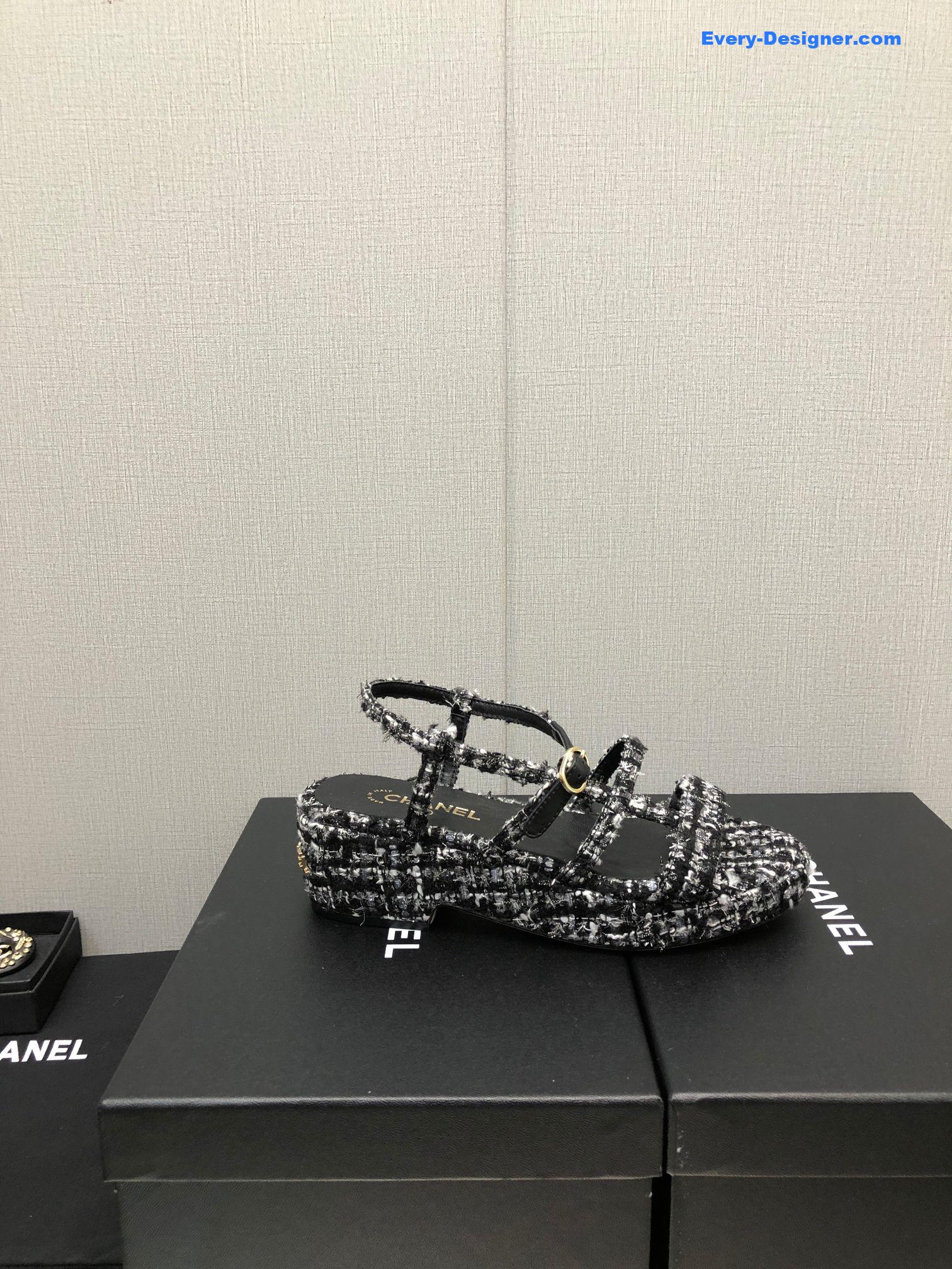 CC back metal logo sandals