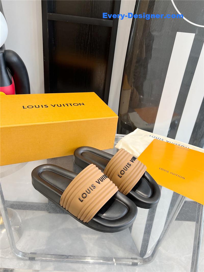 l0vis Vvtt0n lv couple slippers