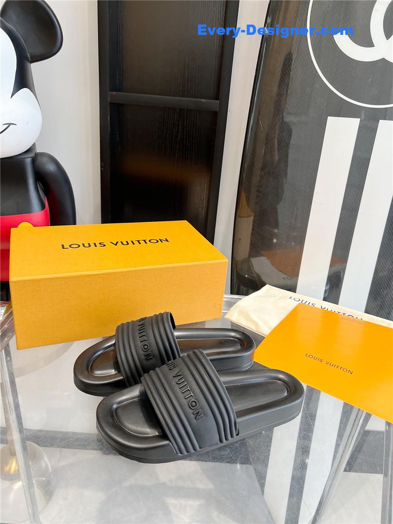 l0vis Vvtt0n lv couple slippers